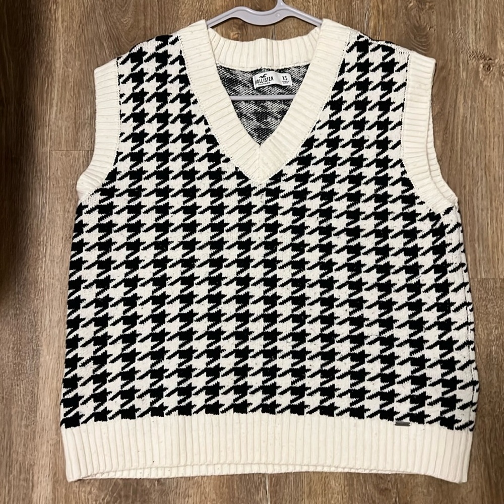 Hollister Oversized Knit Sweater Vest